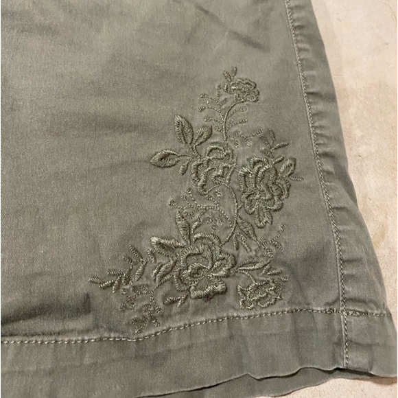 mini skirt - Picture 3 of 5